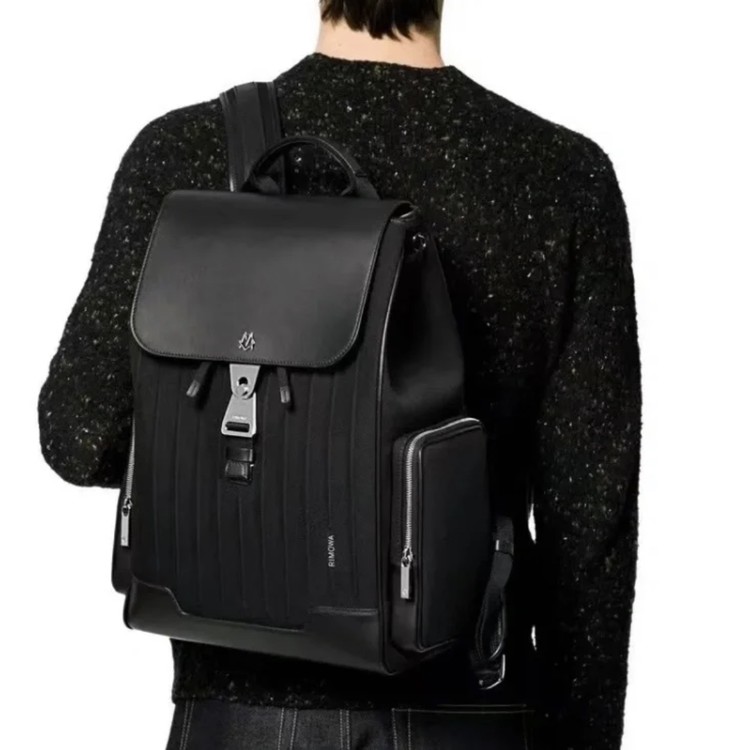 리모와 플랩 백팩