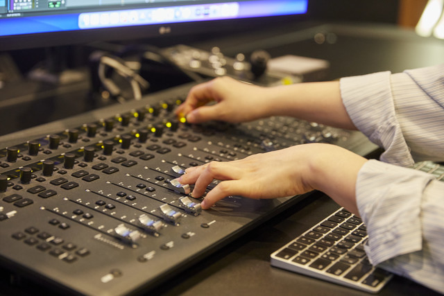 <p style="text-align:left; font-size:16px; margin-top:26px;">RAKU CLAY<br><span style="color:#666;">₩ 120,000</span></p>