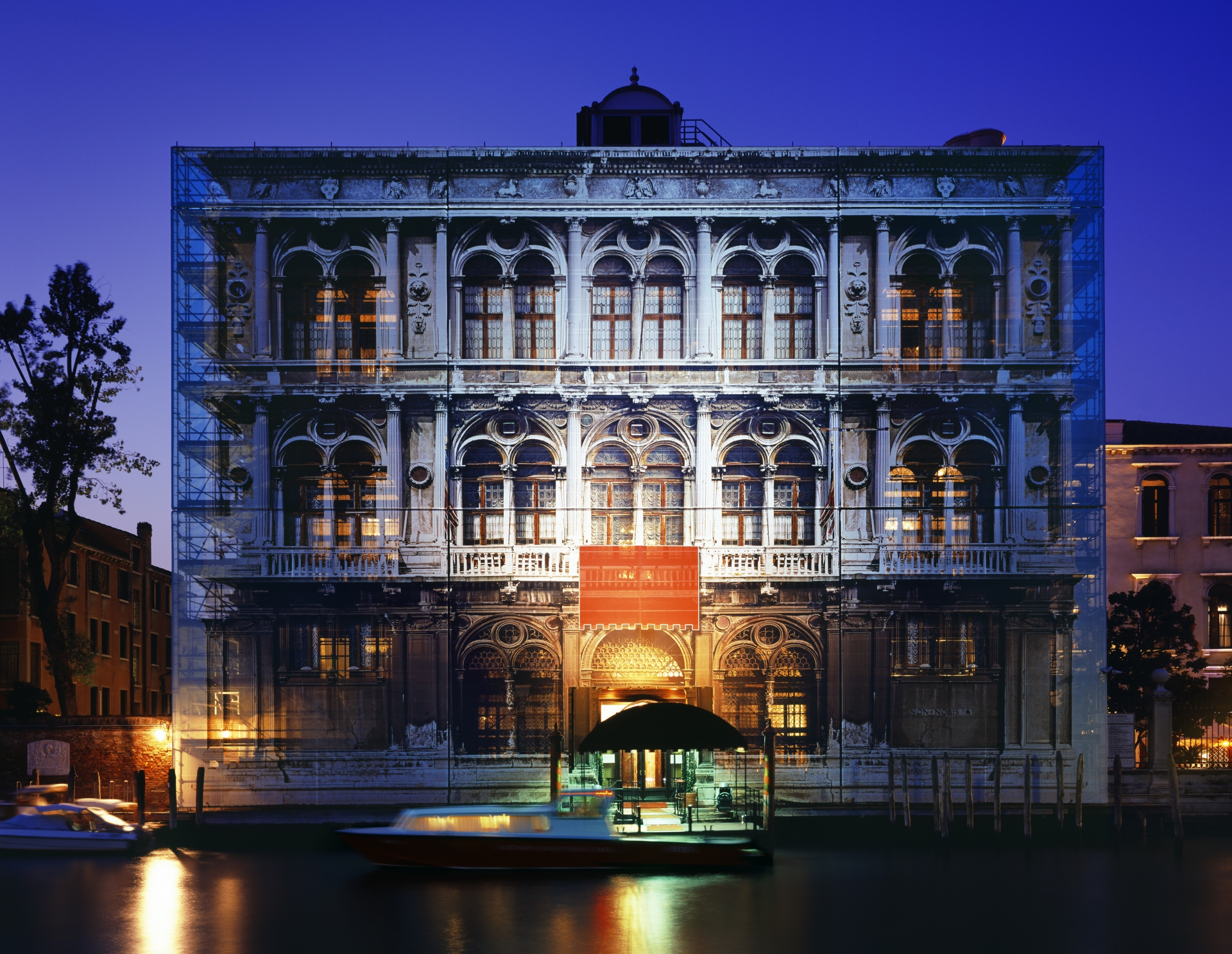 <div style="font-size:0.875em; margin-top:0.5rem;">  Janus 2, 2008, chromogenic print, 178x230cm </div>