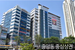 <span style="font-size: 20px;"><span style="color: rgb(171, 134, 125);"><b>원도심 문화쇼핑라이프</b></span></span>  <br><span style="font-size: 13px;">젊음의 거리, 시립미술관, 영화관, <br>대형마트, 아울렛 등 로데오 상권 밀착</span> 