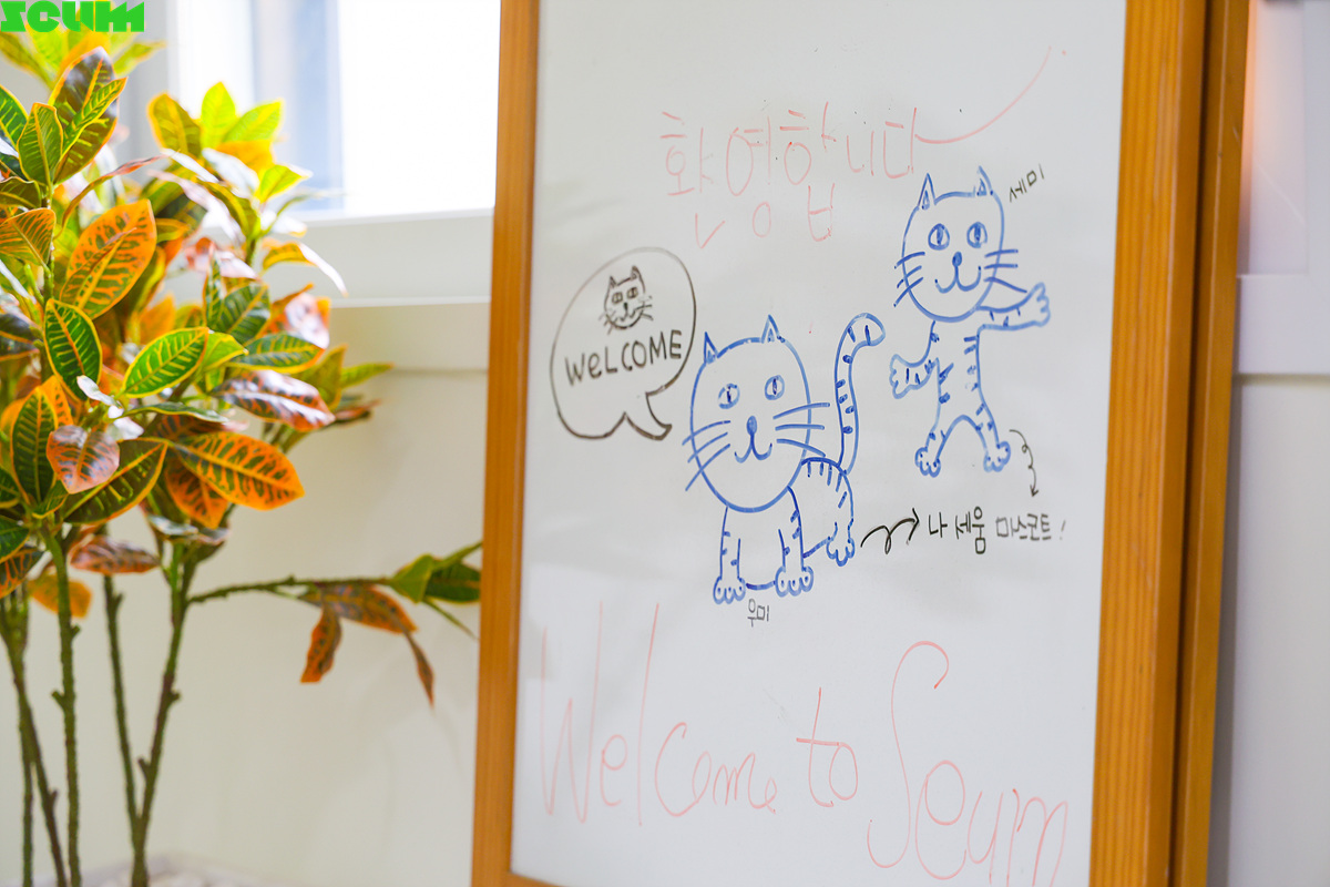 수용자 자녀의 권리 옹호를 위해 일하는 직원들의 사무공간입니다.