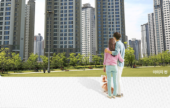 <span style="font-size: 20px;"><span style="color: rgb(45, 88, 167);"><b>쾌적한 신축 프리미엄</b></span></span>  <br><span style="font-size: 13px;">- 지상에 차가 없는 공원형 아파트<br>- 홈 IoT 및 절약·보안시스템이 적용된 <br>스마트라이프</span> 