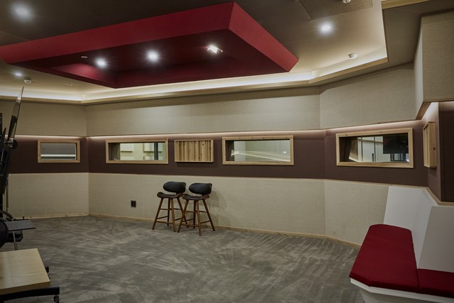 <p style="text-align:left; font-size:16px; margin-top:26px;">POCELAIN<br><span style="color:#666;">₩ 60,000</span></p>