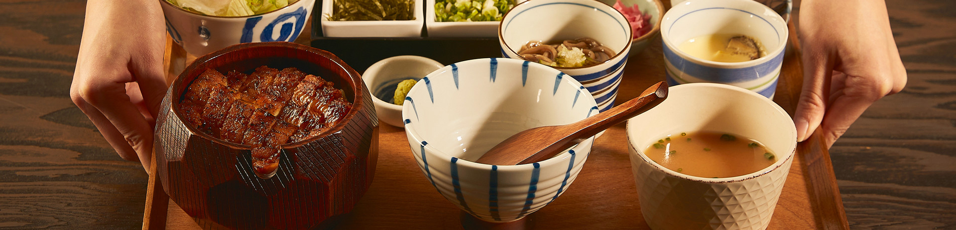 <span style="letter-spacing: -4px;">브랜드</span><p style="text-align: center; line-height: 0.4;"><span style="color: rgb(186, 168, 149); font-size: 18px;">About Yangsando