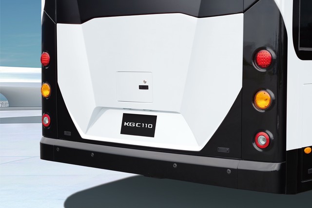 후면부 디자인 / 후방 배터리 충전 포트