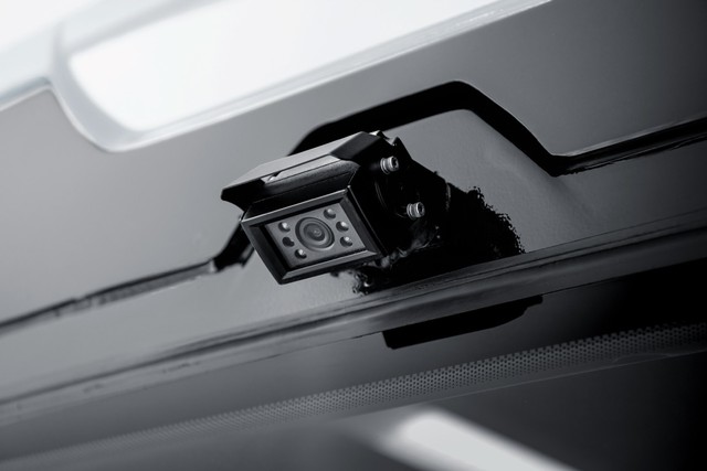 후방 카메라 - 안전사고를 예방하기 위해 후방의 영상을   운전자에게 제공하여 안전한 주행 환경을 조성합니다.