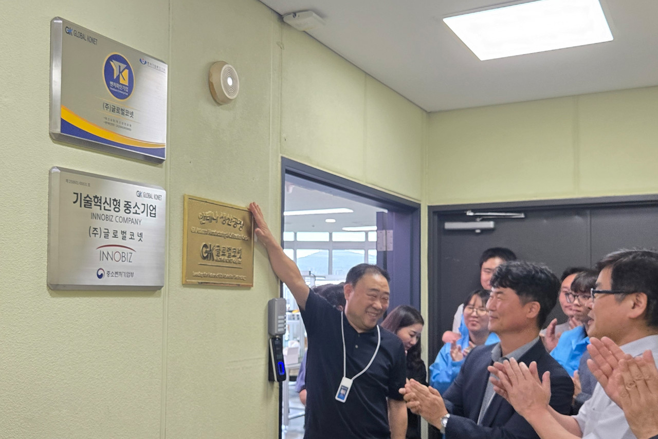 <p class="soln_tit">About Us</p>