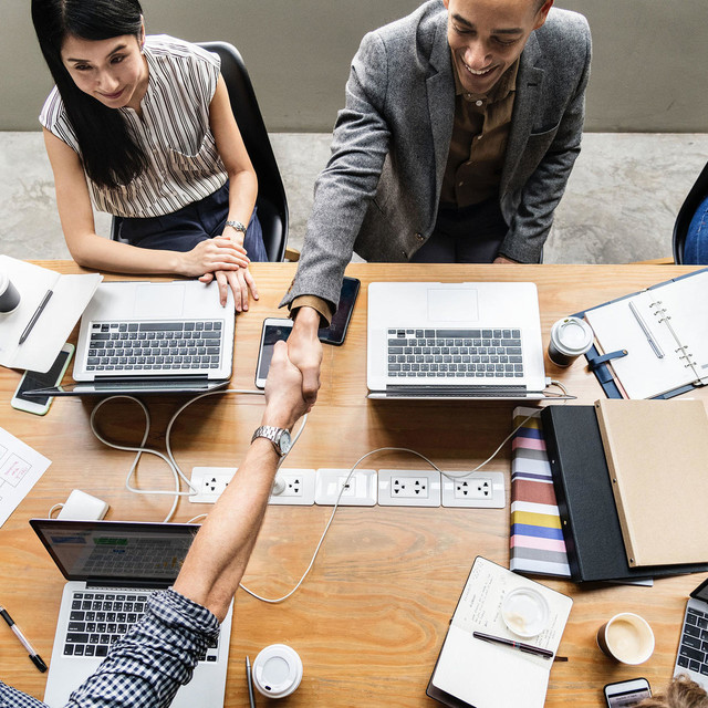 <div style="display:flex; flex-direction:column; justify-content:center; align-items:center; height:100%; text-align:center;">   <span style="font-size:20px; color:#f0f0f0; font-weight:bold;">참여방안 결정</span>    <span style="font-size:20px; color:#f0f0f0; font-weight:bold;">및 협약체결</span> </div>