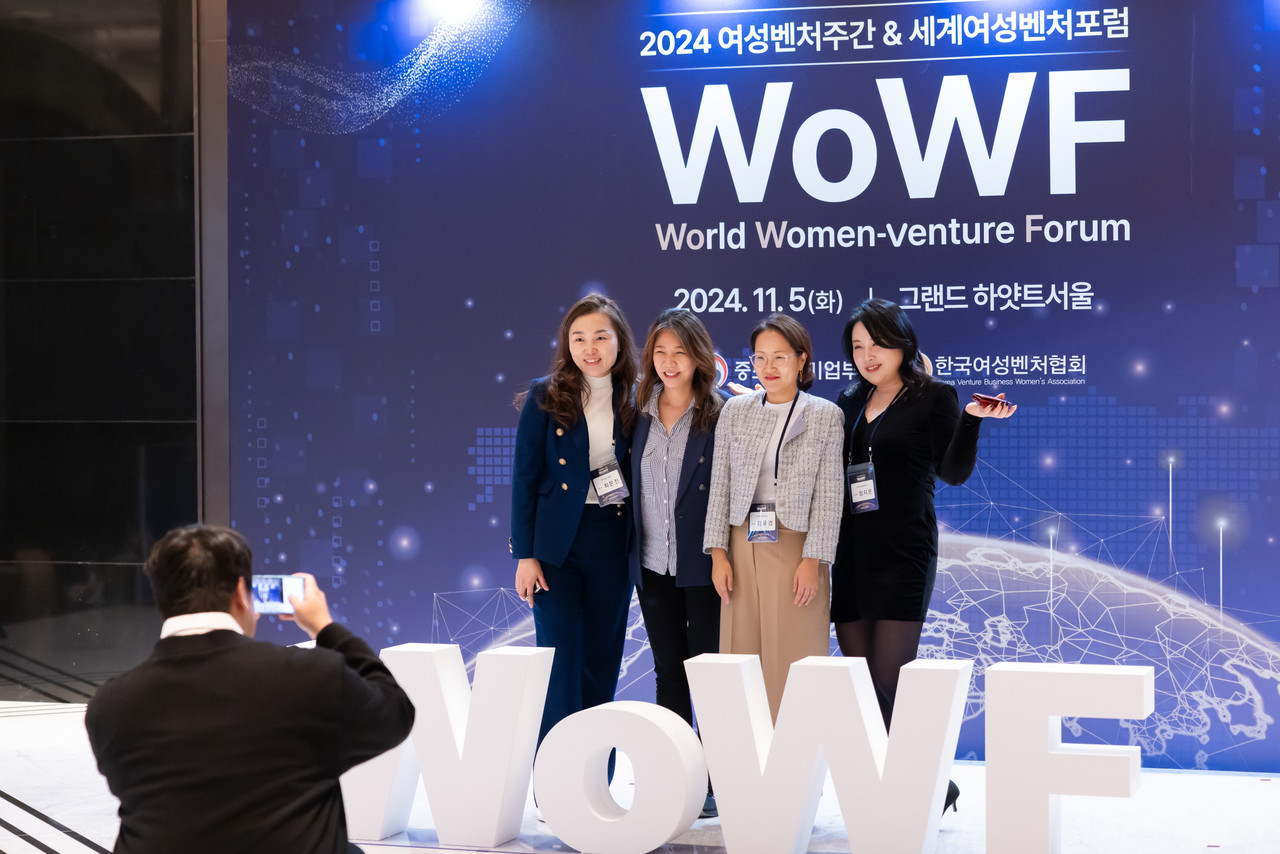 <p style="margin-left:10px;">BRACELET</p><h5 style="margin-left:10px">UP TO 30%</h5>