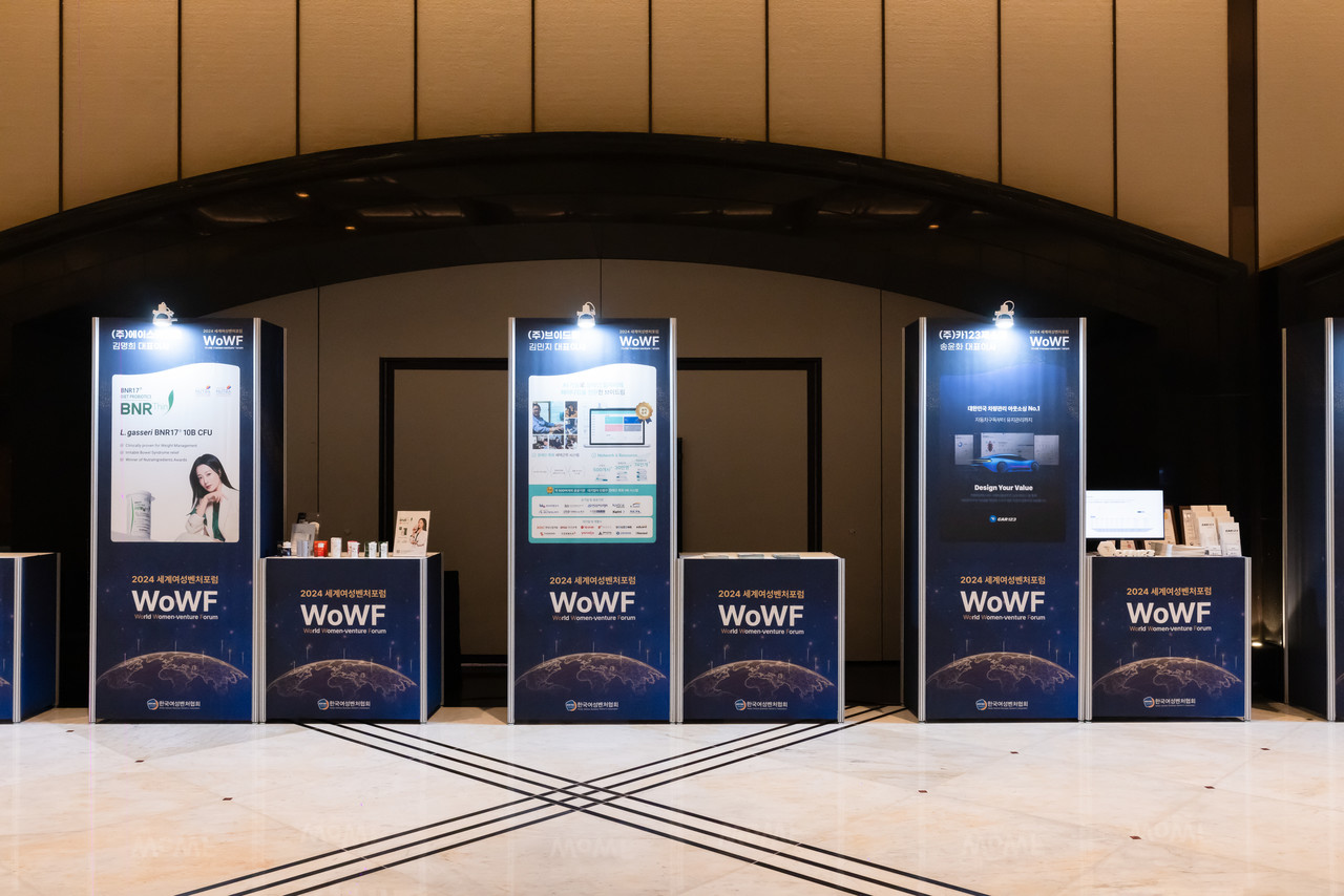 <p style="margin-left:10px;">BRACELET</p><h5 style="margin-left:10px">UP TO 30%</h5>