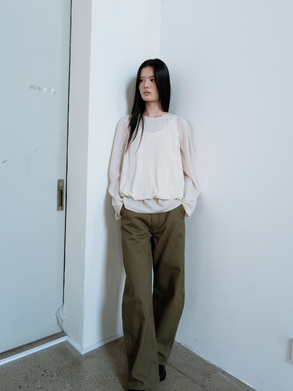 Cotton curve pants monoha 韓国　モノハ Cotton curve pants (khaki beige / blue grey / brown / black