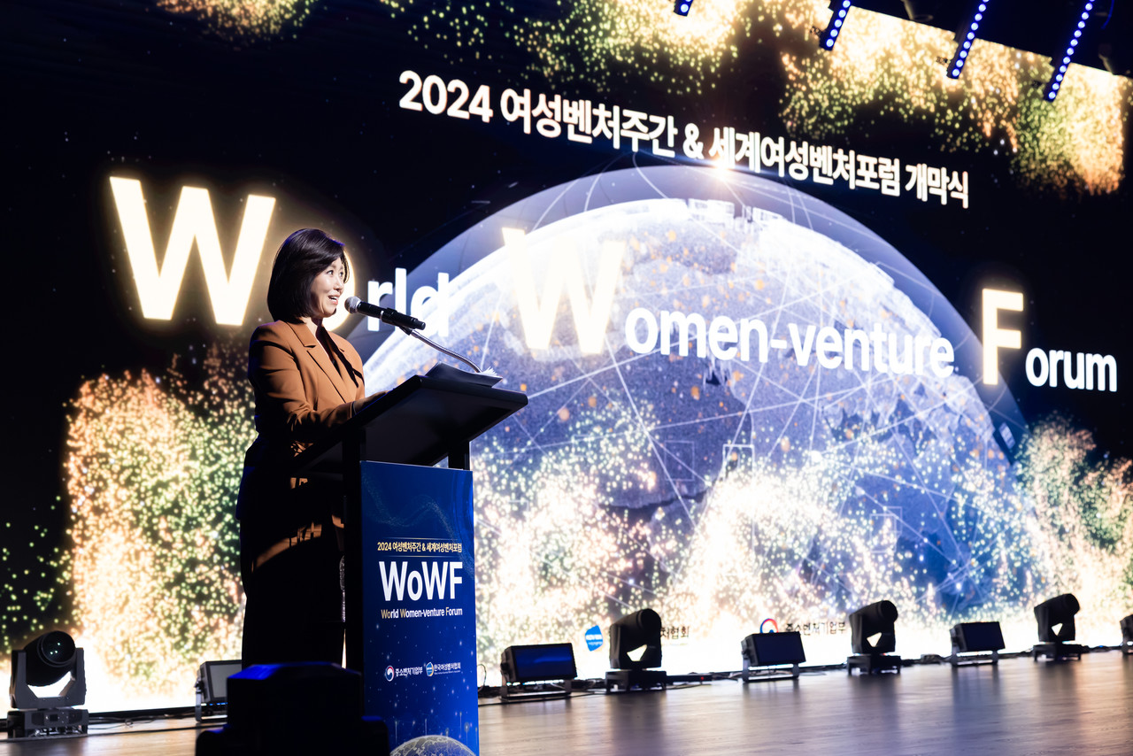 <p style="margin-left:10px;">DROP EARING</p><h5 style="margin-left:10px">UP TO 70%</h5>