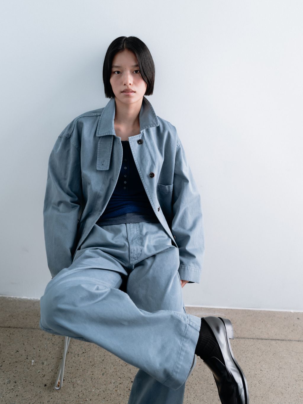 Cotton dying curve pants (khaki / blue grey) : MONOHA