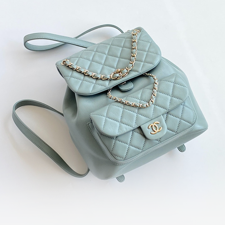 샤넬 원 포켓 듀마 백팩 미디움 램스킨 스카이블루