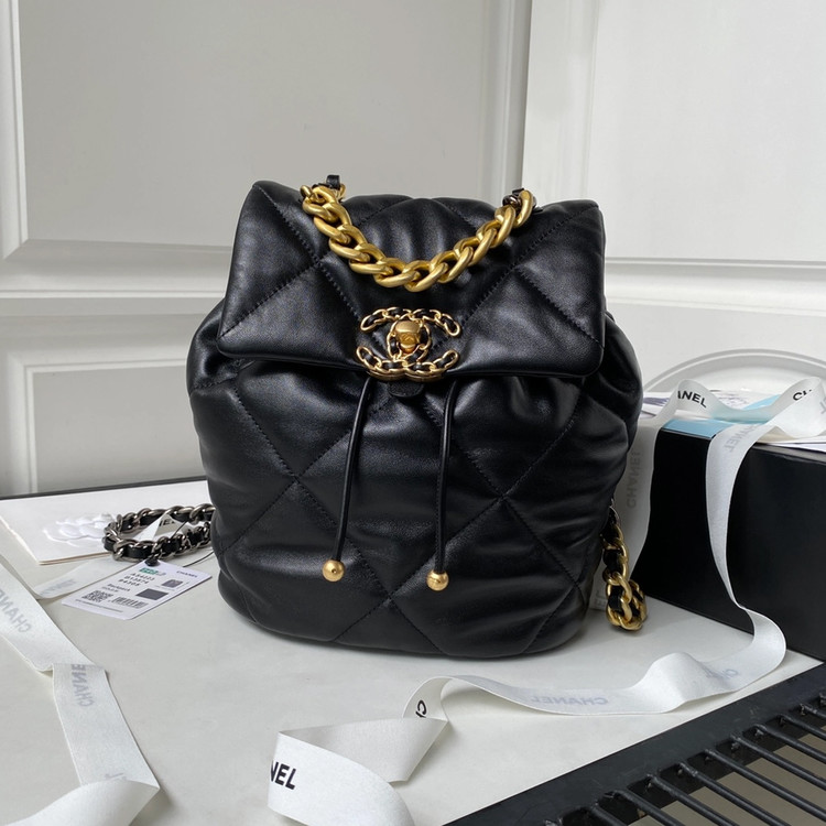 샤넬 19 백팩 샤이니 램스킨 블랙