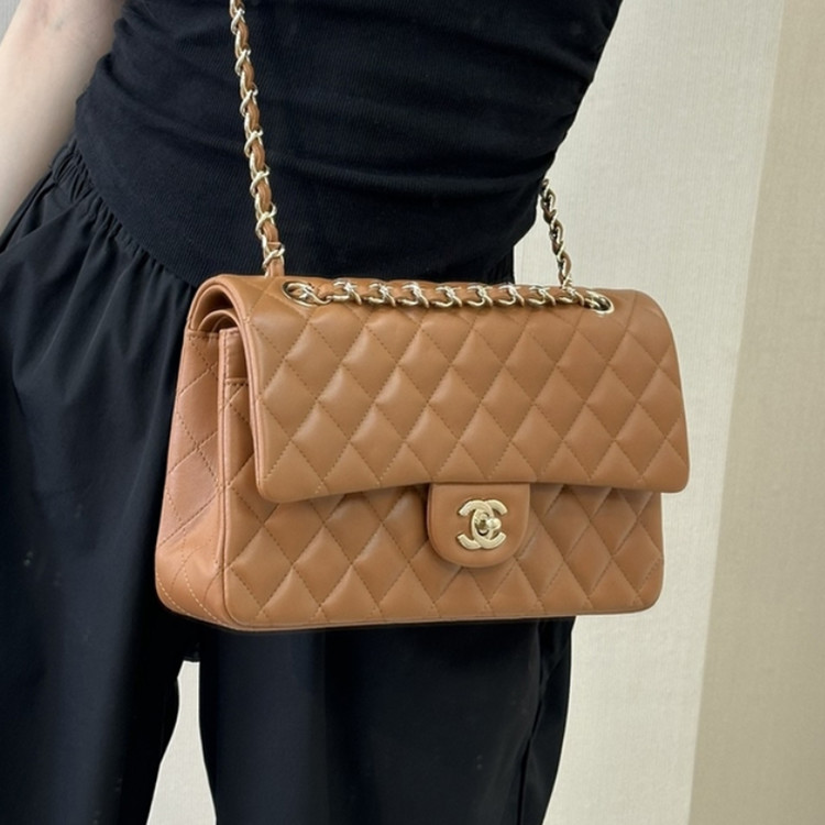 샤넬 클래식 미디움 램스킨 골드