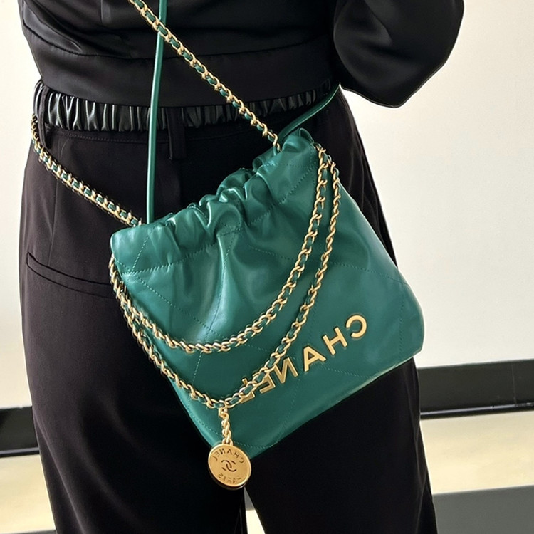 샤넬 22백 미니 카프스킨