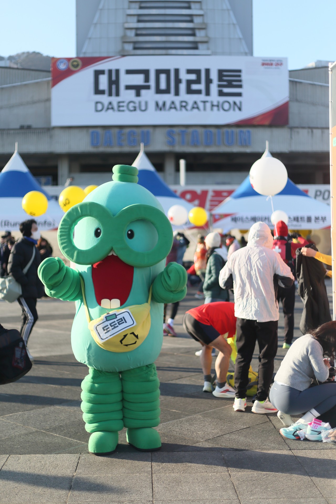 <h5>친환경 축제행사</h5><br><p class="eno02">축제를 더욱 즐겁게,<br>지구는 더 건강하게.<br>도도리가 함께 만들어갑니다.</p>