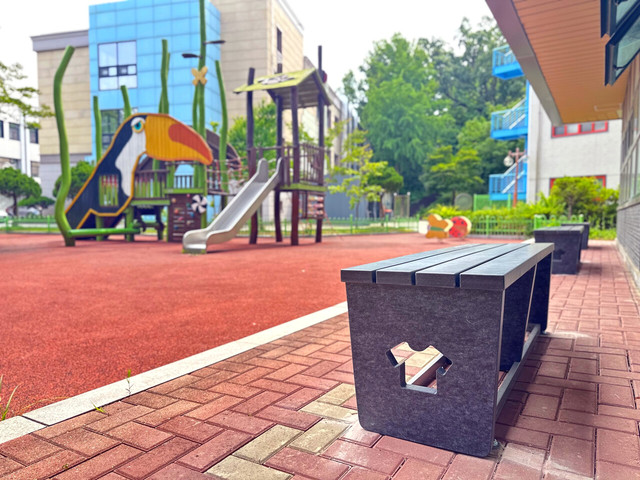 <br><span class="eno01">활용성</span><br><p class="eno02">햇빛과 강수에 강하고<br>단열 및 흡음성능이 우수하여<br>실내/외 다양한 환경에서 활용가능</p>