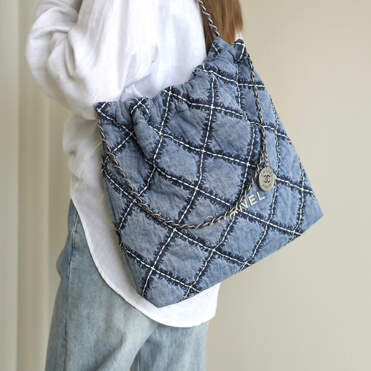 샤넬 22백 스티치 데님 스몰 24SS 투투백 블루 실버