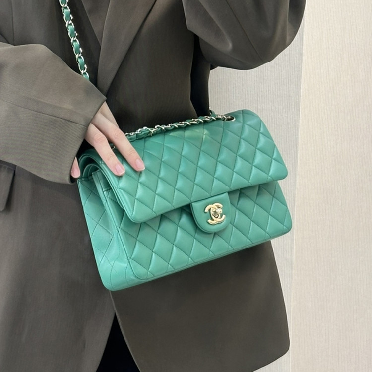 샤넬 클래식 미디움 램스킨 은장