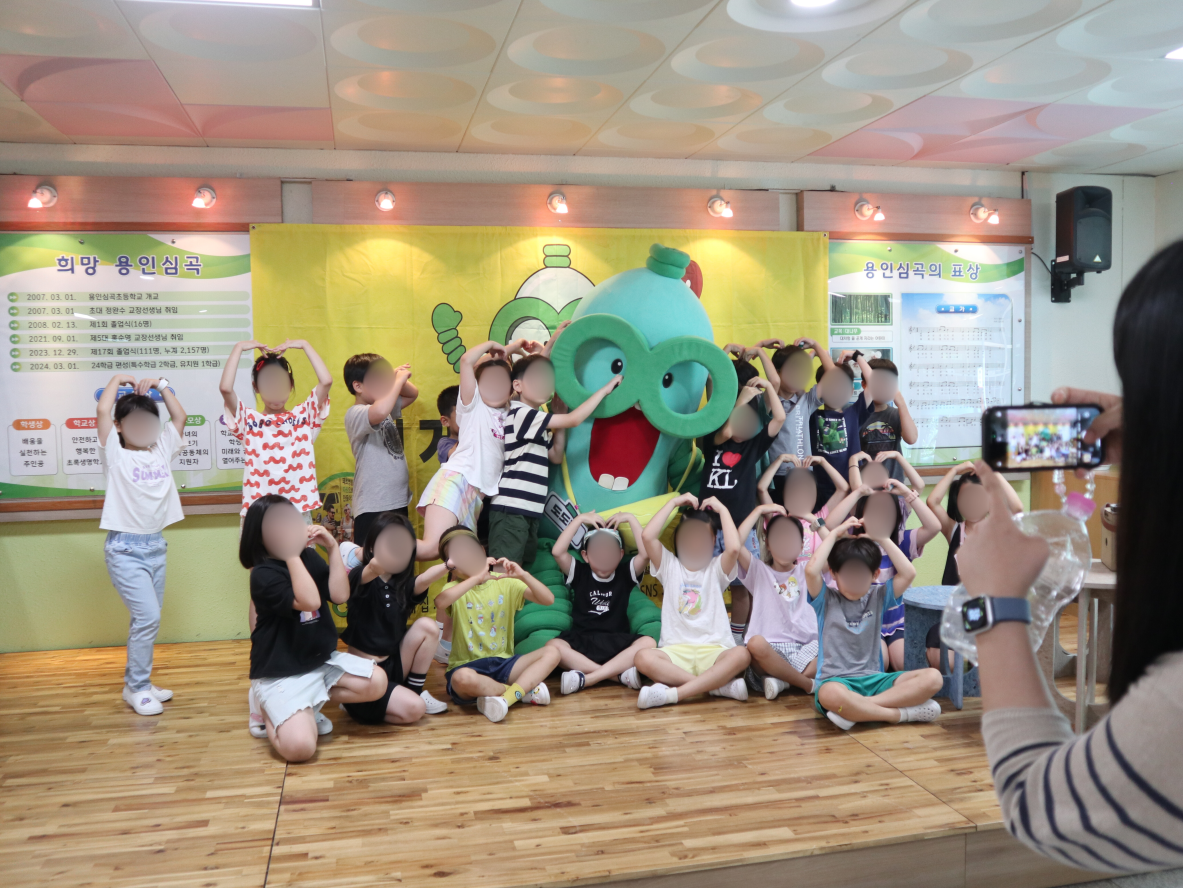 <h5>생태환경학교</h5><br><p class="eno02">아이들이 직접<br>보고, 만들고,배우며<br>성장하는 도도리 생태환경학교</p>