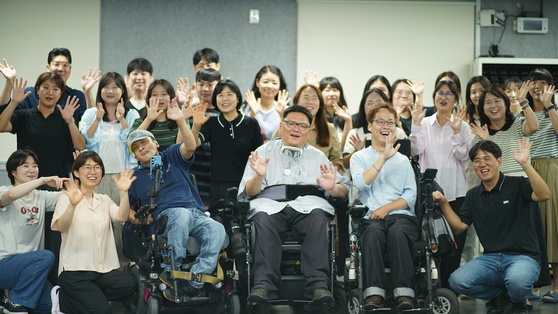 <b>사람센터는<br>재정을 투명하게 사용합니다.</b>