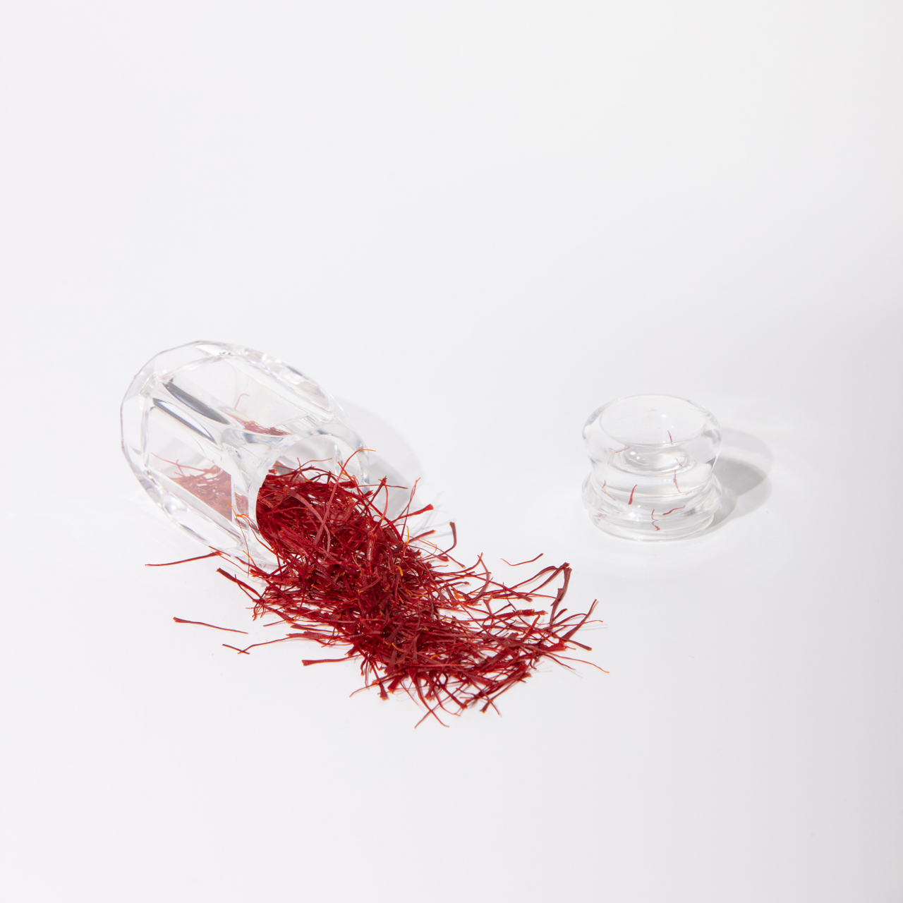 <h6 style="margin-left:10px;">1억개</h6><h5 style="margin-left:10px">연간 사프란 판매량</h5>