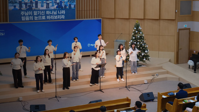 <span class="img_title">예배시간<br>안내</span><br><br><span class="img_article">예일교회의 모든 예배는<br>언제나 누구에게나 열려 있습니다.</span><br><br><br><span class="img_button">더 보기 + </span>