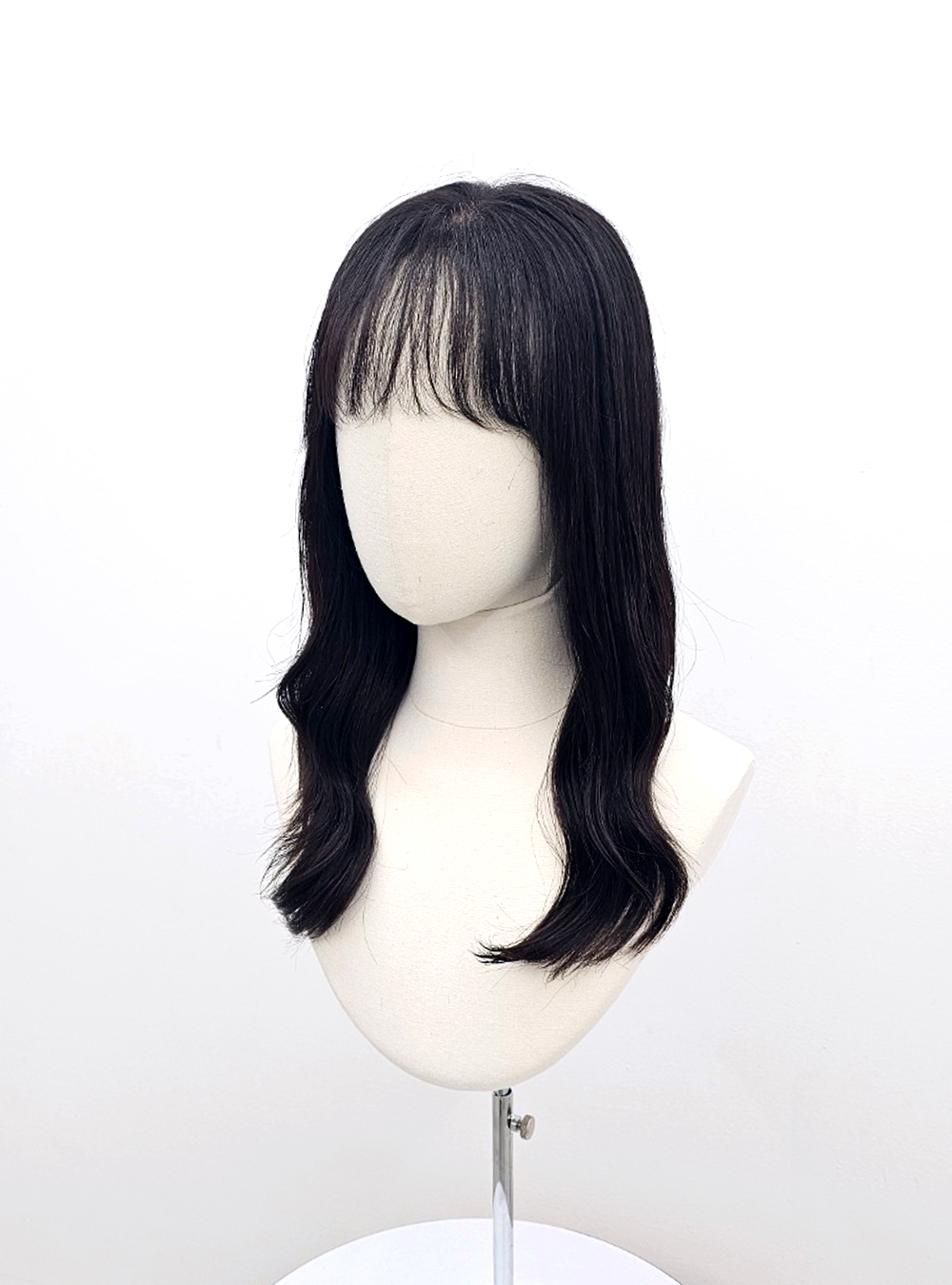 어깨부터 가슴까지의 길이입니다