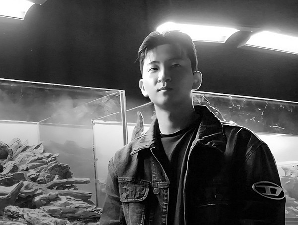 <p style="  margin-bottom:-10px;">김찬우</p><h5 style="line-height: 0.8; margin-bottom:0px;"><strong>Kim ChanWoo</strong></h5>