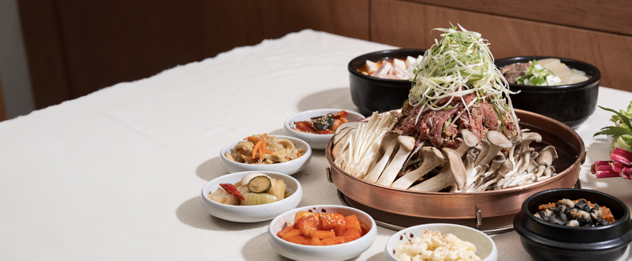 <p style="padding: 1.5em;"><span style="font-size: 16px; line-height: 1.5;">2021년~2024년</span> 	<br><span style="font-size: 34px; font-family: 'Cafe24Anemone'; line-height: 1.5;"><strong>프랜차이즈의 시작</strong></span></p>