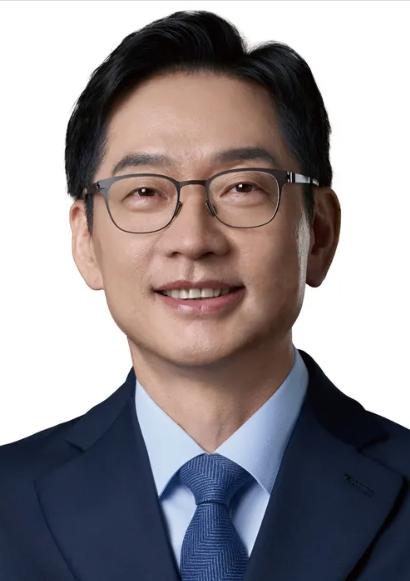 -<br><strong>Kim Kyung-su </strong> <br> <span style="font-size:14px;">Chairman of Presidential Committee for Decentralization and Balanced Development </span>