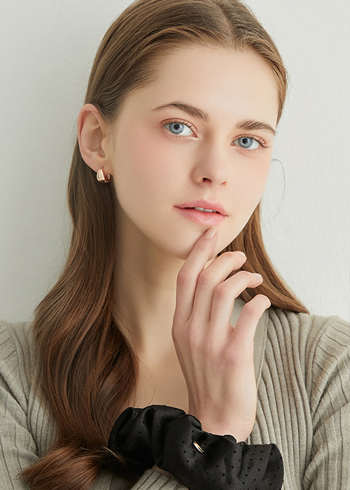 <h6>AMALIA</h6><br><br><br>