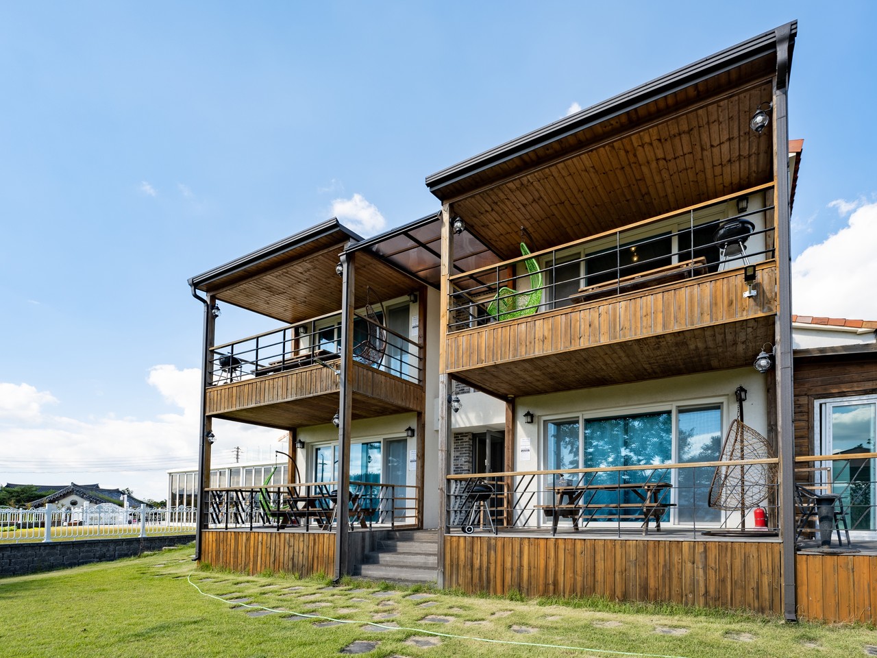 <div><p>#스테이청명 #펜션</p><p style="margin-top: 20px;"><a href="/68" style="background-color: #1553fe; padding: 5px 20px; border-radius: 30px;"><span style="font-size: 14px; color: #fff;">촬영본 미리보기</span></a></p></div>