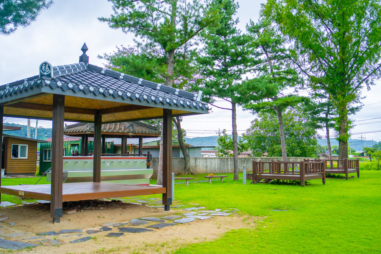 산운생태공원 정자와 데크