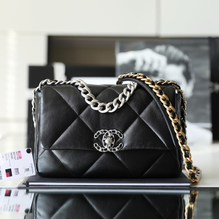 샤넬 19백 미디움 램스킨 블랙 실버