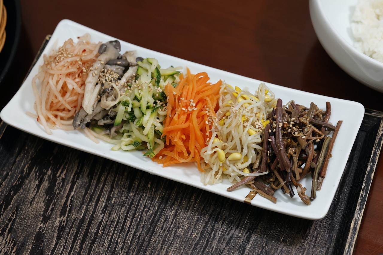 Bibimbap near Anguk Station at Insa Dodam, Seoul