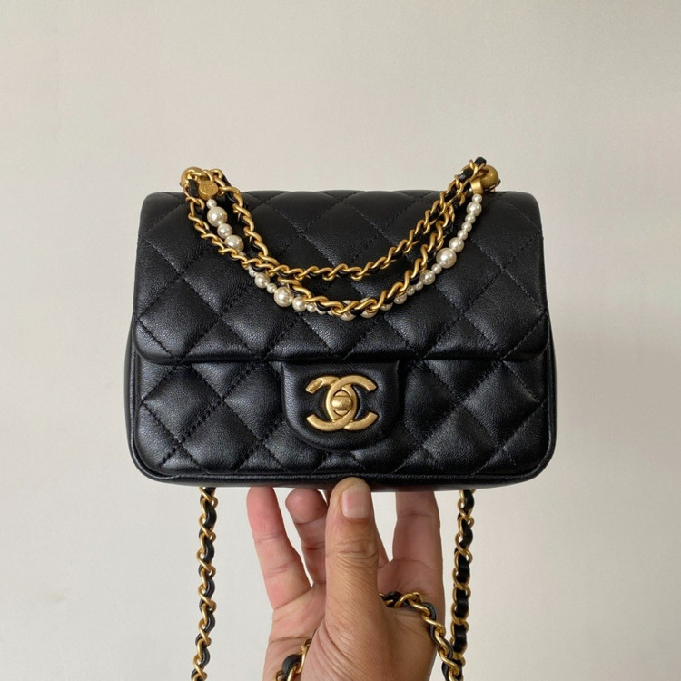 샤넬 24P 진주체인 쁘띠삭 미니 플랩백 AS4384