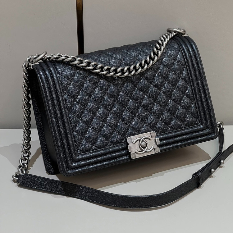 샤넬 보이백 라지 캐비어 블랙 빈티지 실버