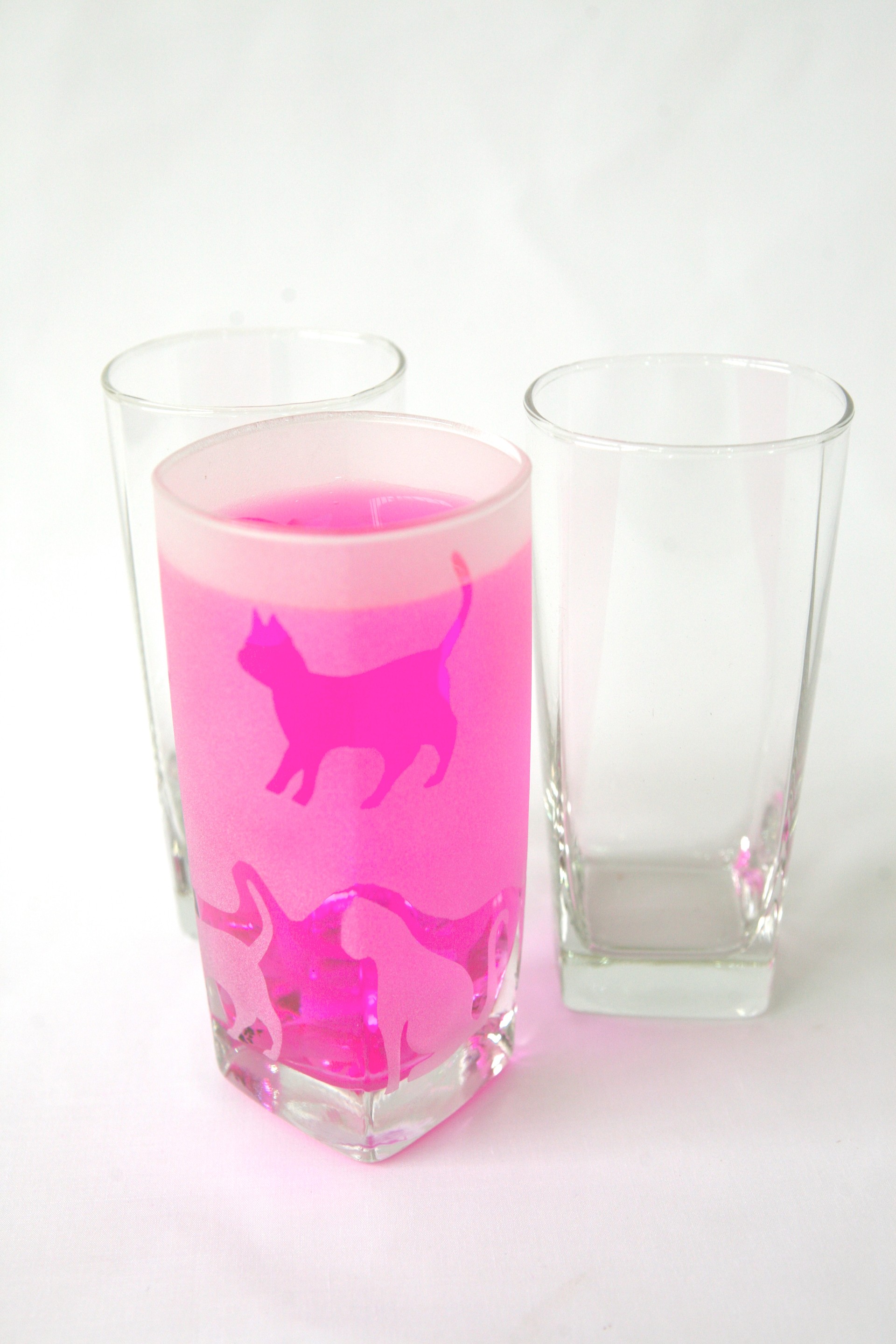 Sanding<alt=After attaching a sheet to the glass cup, spray sand to create a unique design.  About 60 minutes required  ₩ 20,000  ※ Preschoolers with guardians  ※ Sanding process will take at least five minutes.>