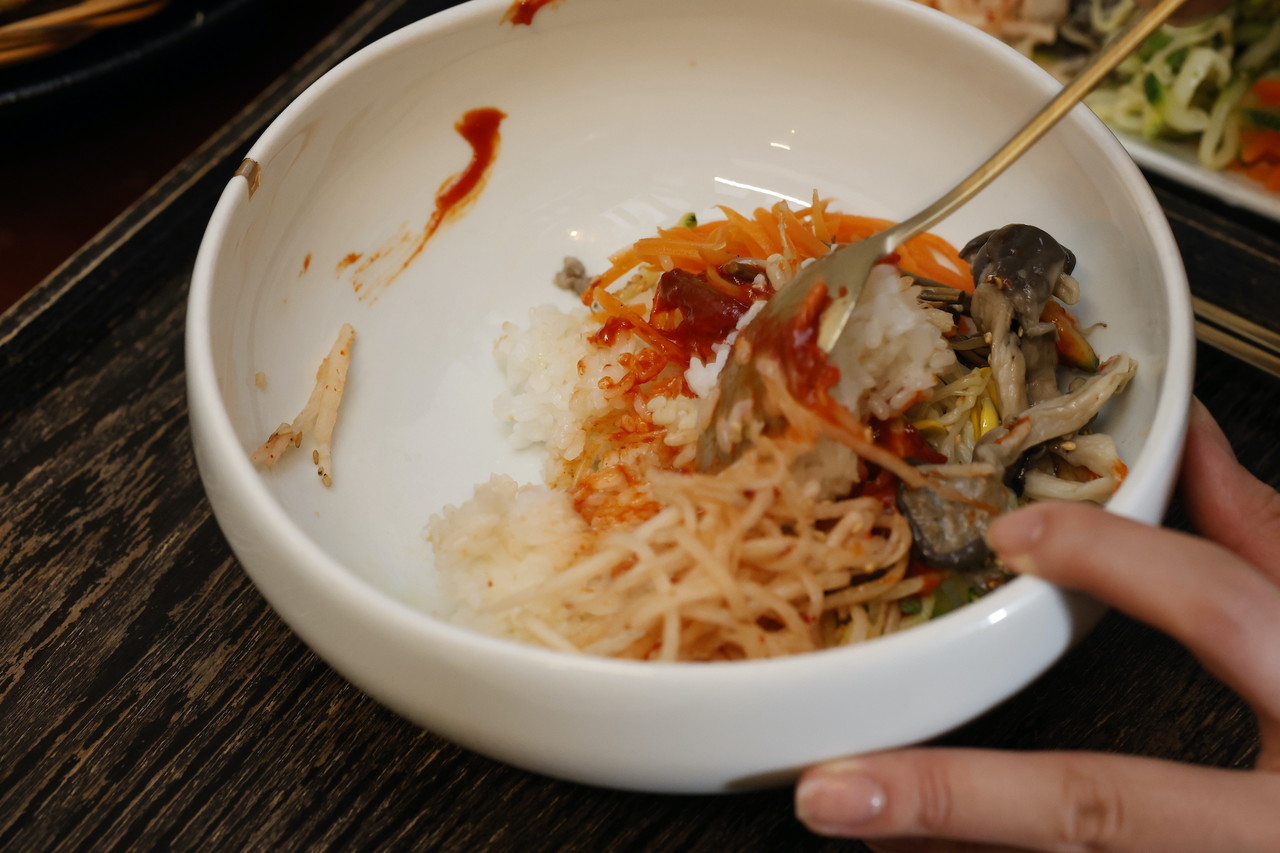 Classic bibimbap with colorful toppings at Insa Dodam, Jongno Seoul