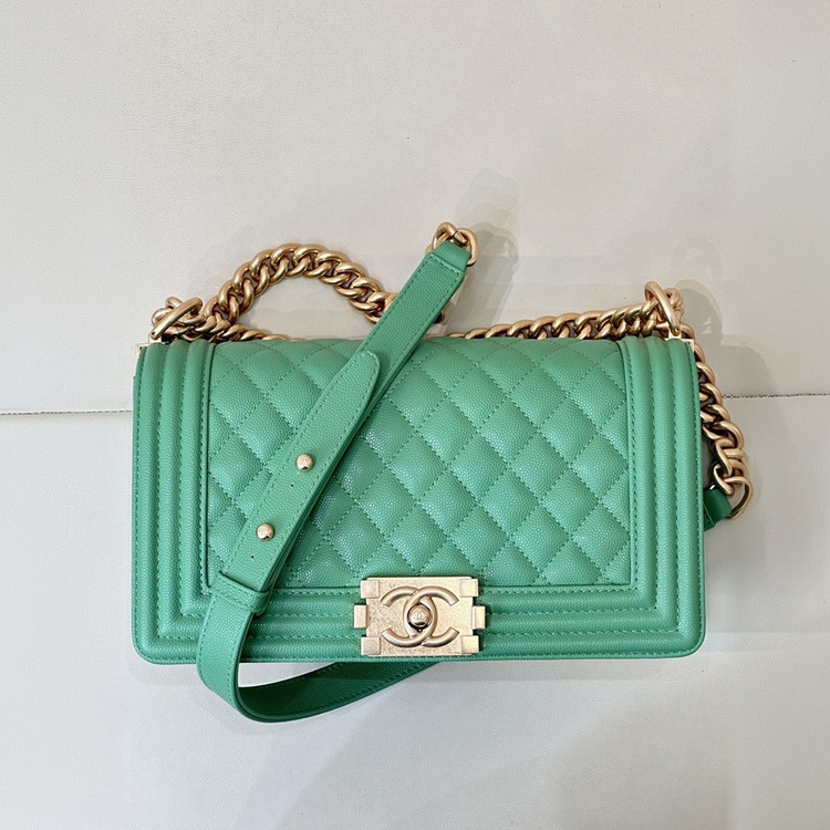 샤넬 보이백 미디움 캐비어 보이백 금장