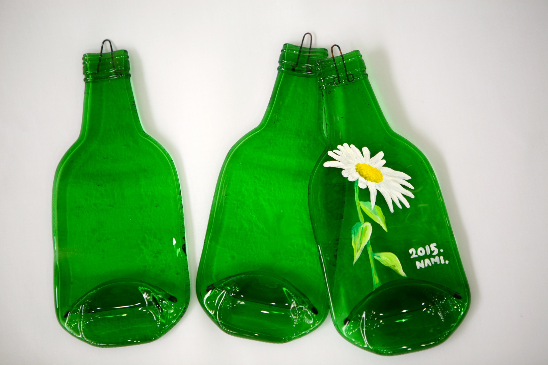 Painting on Soju Bottle<alt=Paint a flattened soju bottle.  About 30-60 minutes required + 10-20 minutes for drying  ₩ 15,000  ※ Preschoolers with guardians>