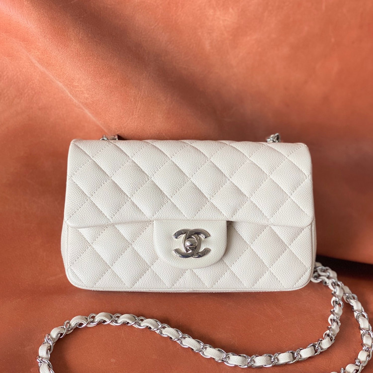 샤넬 클래식 미니 캐비어 화이트 실버