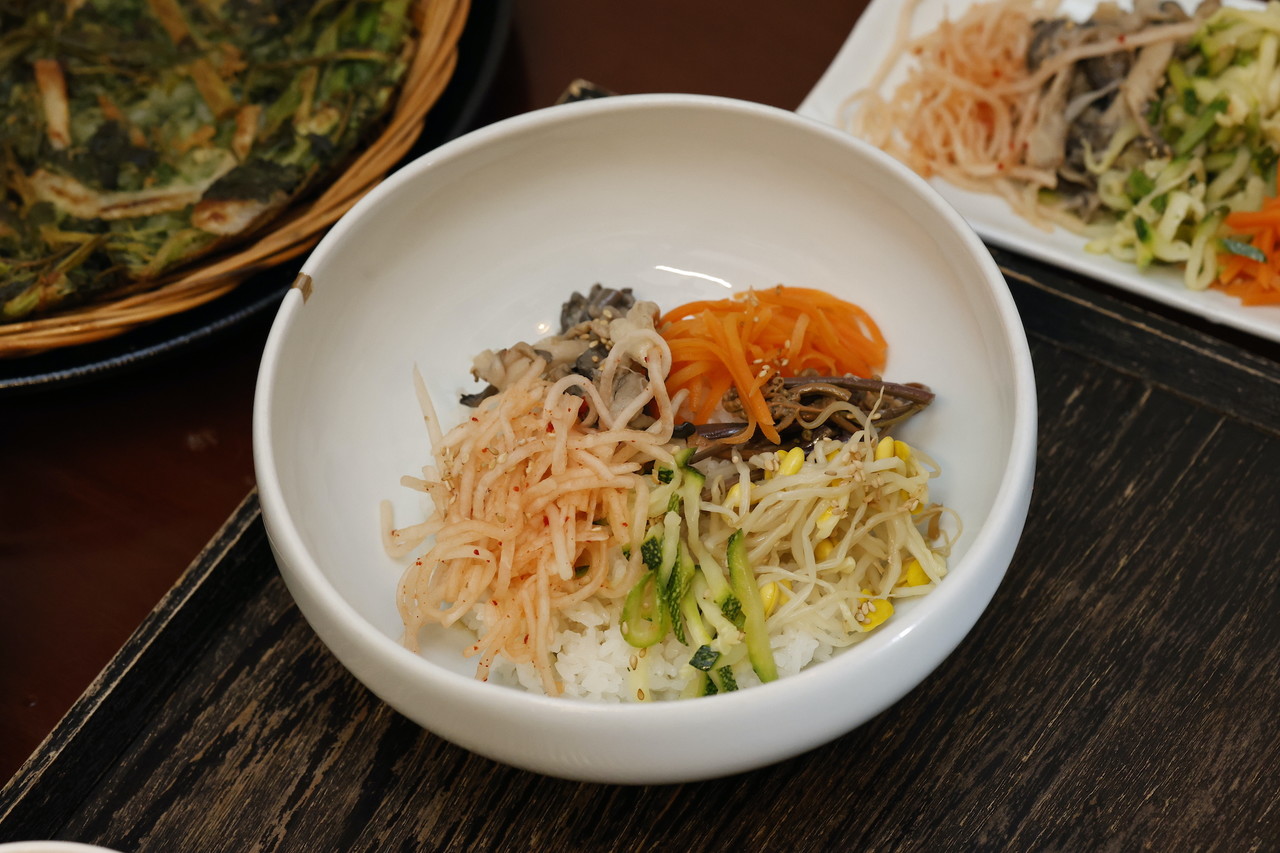 Traditional Seoul bibimbap lunch set near Anguk Station