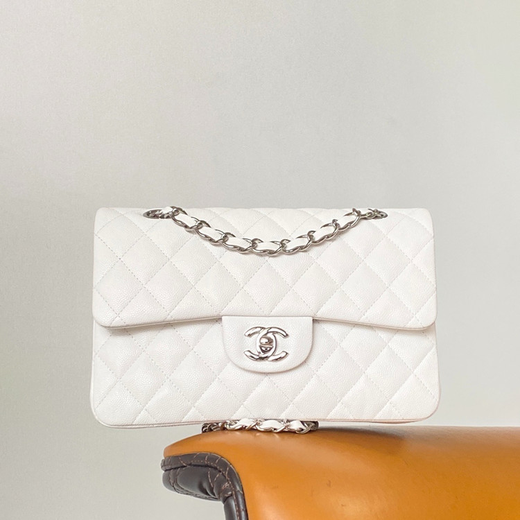 샤넬 클래식 스몰 캐비어 화이트 실버