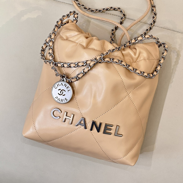 샤넬 22백 미니 카프스킨