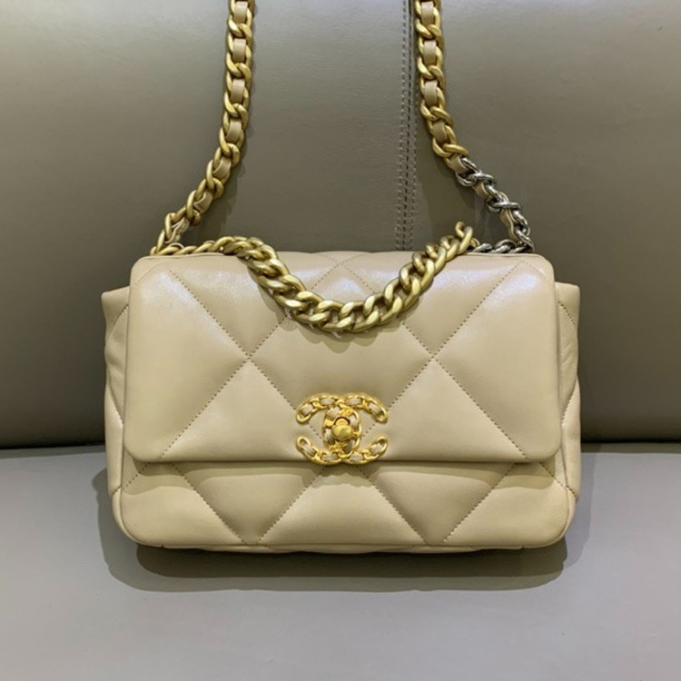 샤넬 19백 미디움 램스킨 베이지 골드