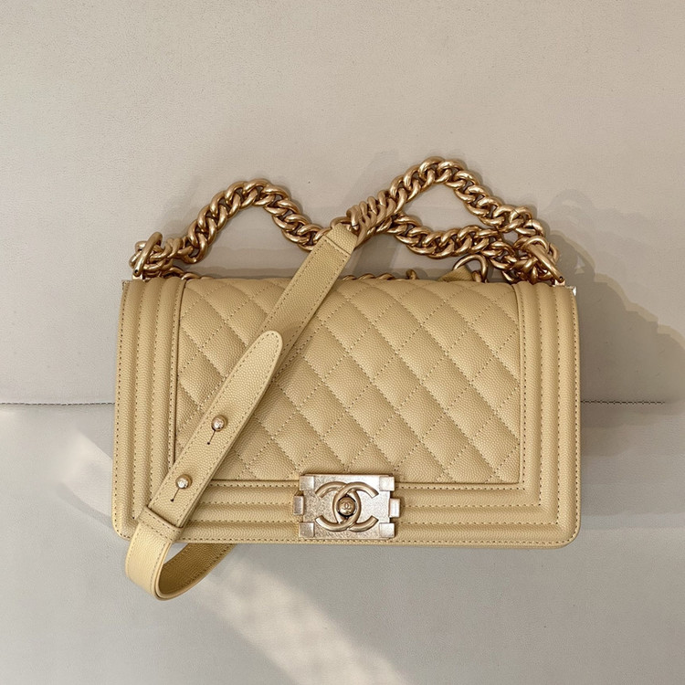 샤넬 보이백 미디움 캐비어 보이백